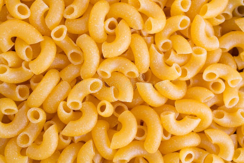 Vista vicina dei gomiti dei maccheroni del cereale fotografia stock libera da diritti Vista vicina dei gomiti dei maccheroni del cereale fotografia stock libera da diritti