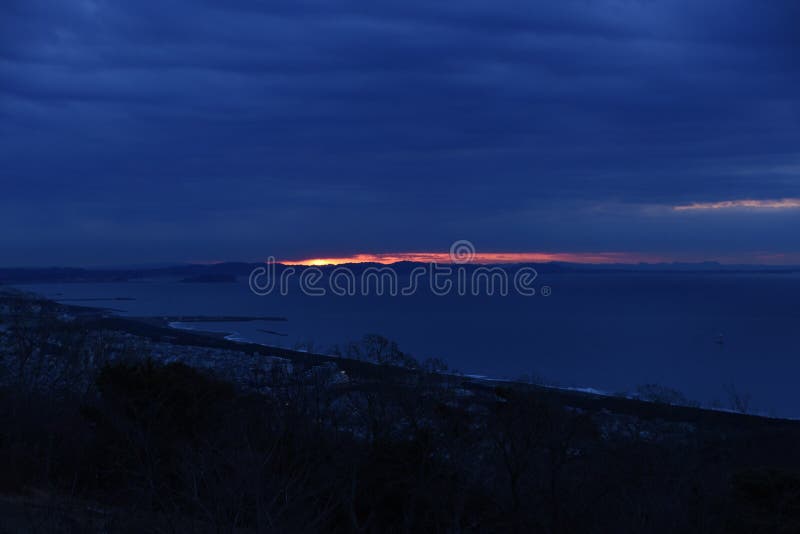 Vistas A La Luminosidad De La Salida Del Sol Y Al Reflejo De La