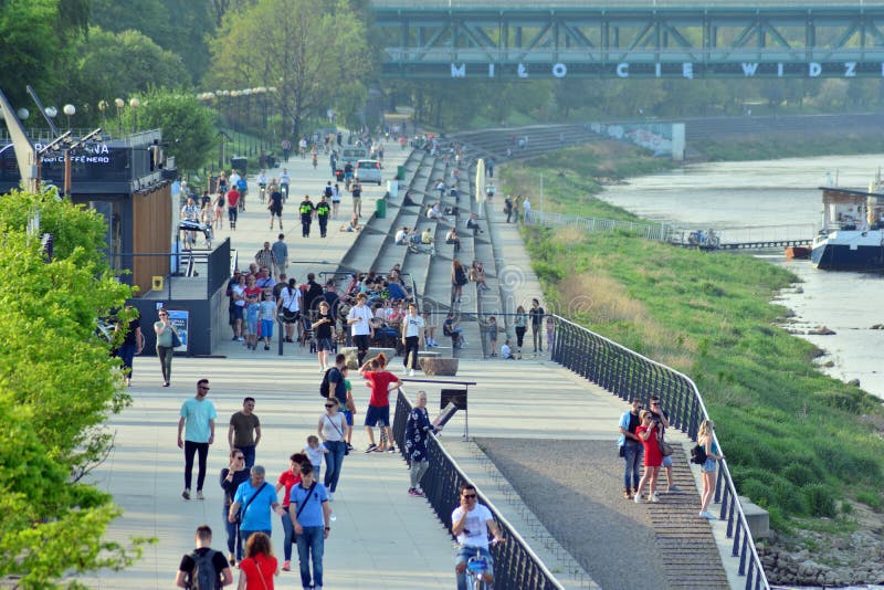 Vistulanboulevards aan de westelijke kant van de Rivier Vistula in Warshau stock afbeeldingen Vistulanboulevards aan de westelijke kant van de Rivier Vistula in Warshau stock afbeeldingen