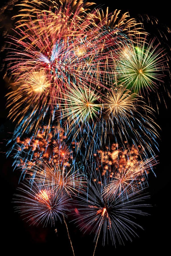 Visualizzazione dei fuochi d'artificio immagini stock libere da diritti Visualizzazione dei fuochi d'artificio immagini stock libere da diritti