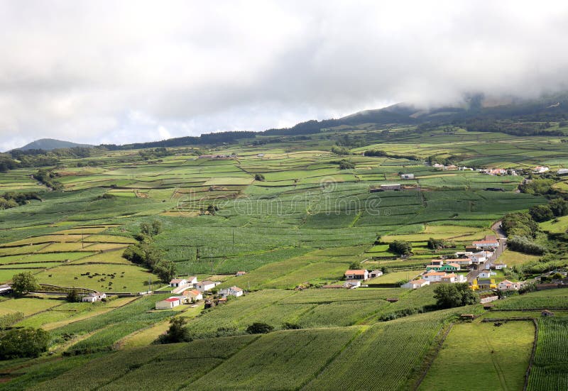 Vista da paisagem acidentada da ilha Terceira, Açores fotos de stock royalty free