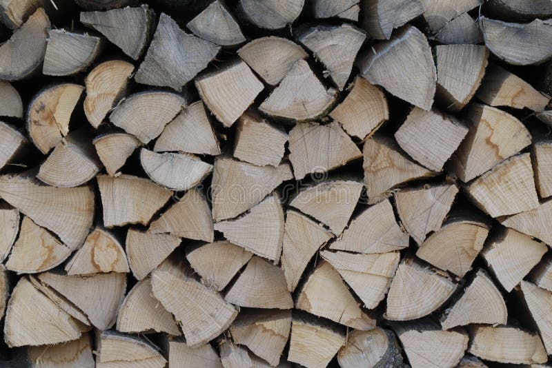Visão detalhada de uma pilha de lenha fotos de stock