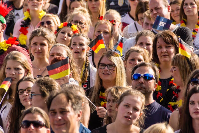 Visão pública do futebol durante Kiel Week 2016, Kiel, Alemanha fotos de stock Visão pública do futebol durante Kiel Week 2016, Kiel, Alemanha fotos de stock