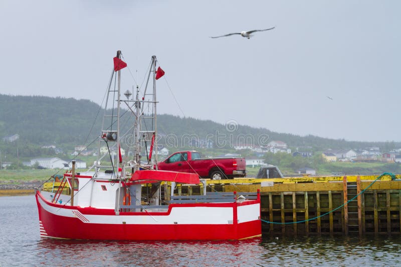Vit fiskebåt royaltyfria bilder Vit fiskebåt royaltyfria bilder