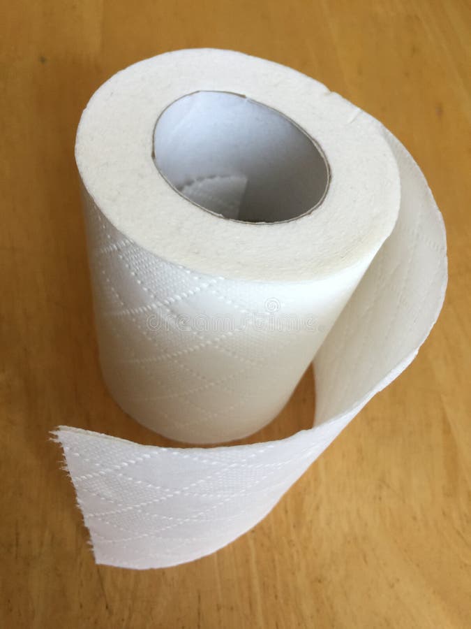 Vit färgtoalettrulle arkivfoton Vit färgtoalettrulle arkivfoton