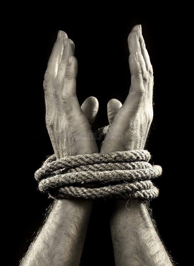 Vit manhänder som slås in med repet runt om handleder i offret som missbrukas i fångenskap, slav av arbete och respekt för mänskl