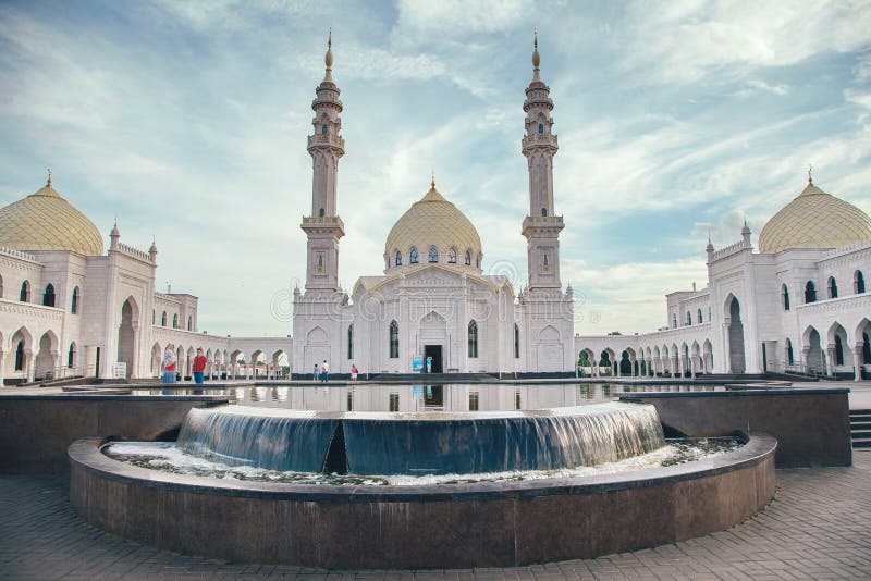 Vit moské under konstruktion i Bolgar, Tatarstan, Ryssland royaltyfria foton Vit moské under konstruktion i Bolgar, Tatarstan, Ryssland royaltyfria foton