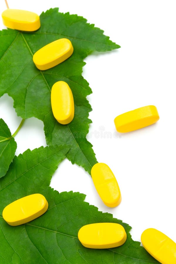Green leaf витамины. Витамины желтые. Витамины желтого цвета. Лекарство витамины желтые. Витамины желто зеленые.