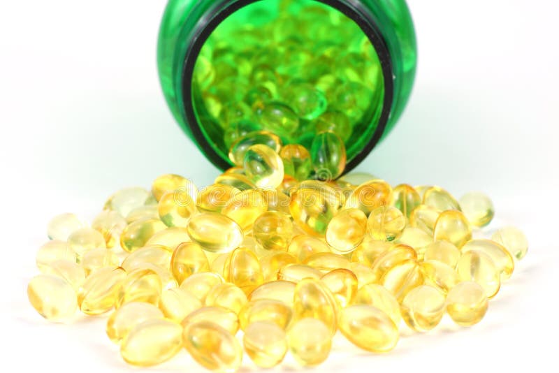 Vitamine D-3 capsules met groene pillenfles stock foto's Vitamine D-3 capsules met groene pillenfles stock foto's