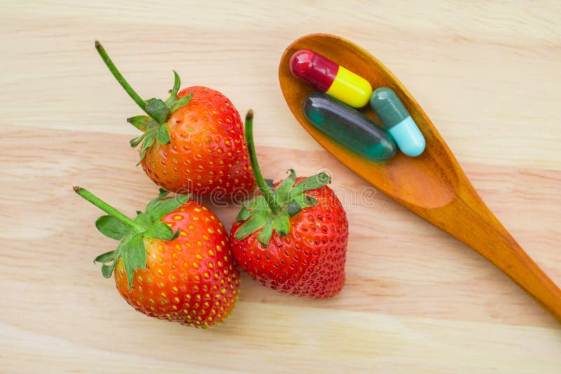 Vitaminer och frukt royaltyfri foto Vitaminer och frukt royaltyfri foto