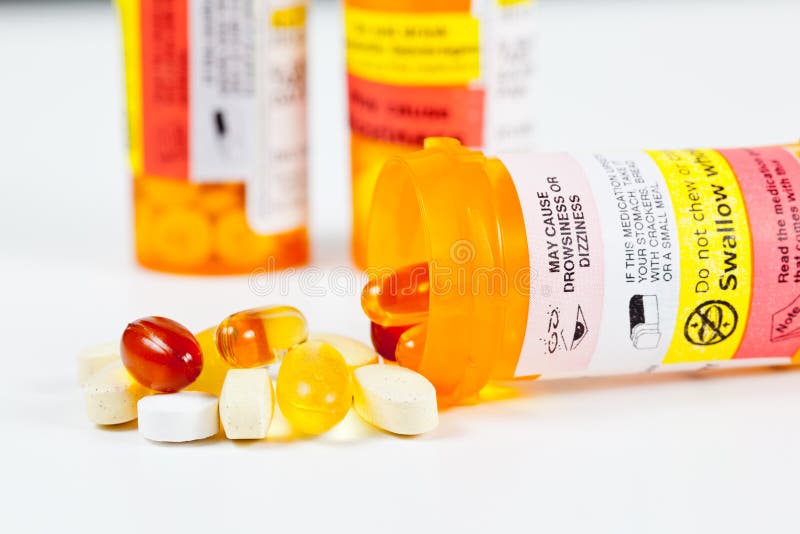 Vitamines débordant la bouteille de prescription