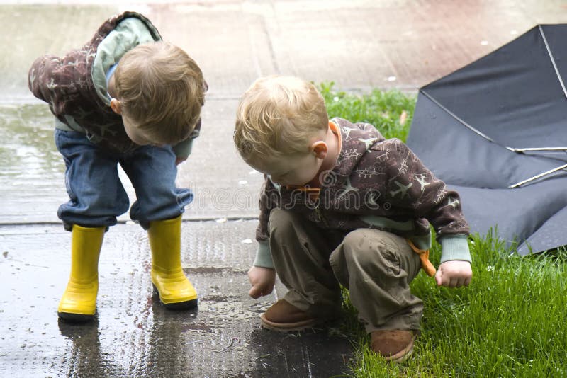 vite senza fine della vigilanza dei bambini fotografia stock libera da diritti vite senza fine della vigilanza dei bambini fotografia stock libera da diritti