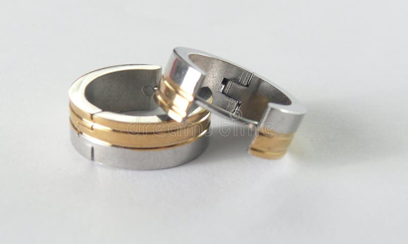 Viticci di Earings fotografia stock libera da diritti Viticci di Earings fotografia stock libera da diritti