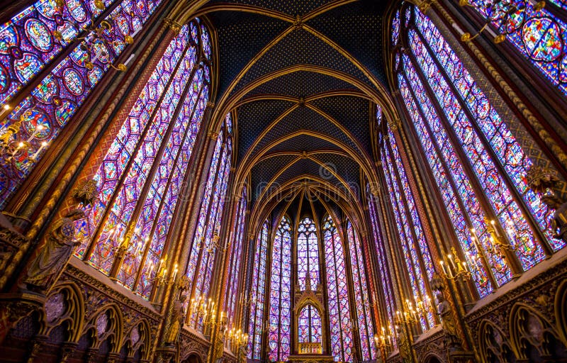 Vitrales dentro del Sainte Chapelle en París, Francia imagen de archivo Vitrales dentro del Sainte Chapelle en París, Francia imagen de archivo