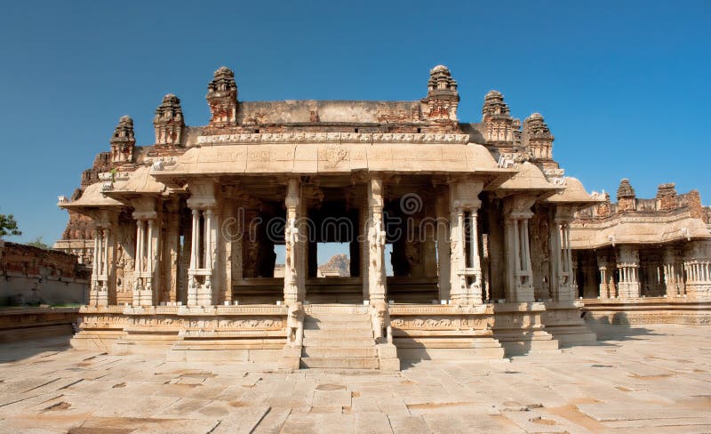 Vittala hinduistischer Tempel in Hampi lizenzfreie stockfotografie Vittala hinduistischer Tempel in Hampi lizenzfreie stockfotografie