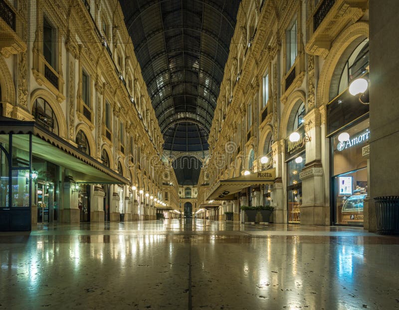 Vittorio emanuele galleria duomo аркады Милана стоковая фотография Vittorio emanuele galleria duomo аркады Милана стоковая фотография