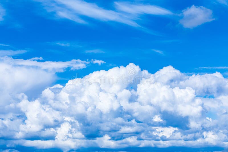 Nền trời đầy bầu trời xanh thẳm và những đám mây trôi qua tạo nên một khung cảnh độc đáo và mang tính thẩm mỹ cao. Hãy khám phá những bức ảnh về nền trời để tìm thấy niềm đam mê và yêu thương của bạn.
