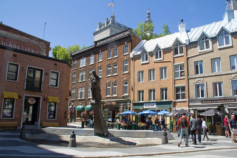 The VivriÃ¨re by artist Richard Purdy, Carmelo Arnoldin and FranÃ§ois HÃ©bertnnnEvoking a figurehead, the character of this fountain sculpture in her arms foods from around the world. At his feet, water jets and cobblestones drawing ripples simulate the waves of the river, where transiting ships loaded with goods of all kinds. The VivriÃ¨re by artist Richard Purdy, Carmelo Arnoldin and FranÃ§ois HÃ©bertnnnEvoking a figurehead, the character of this fountain sculpture in her arms foods from around the world. At his feet, water jets and cobblestones drawing ripples simulate the waves of the river, where transiting ships loaded with goods of all kinds.