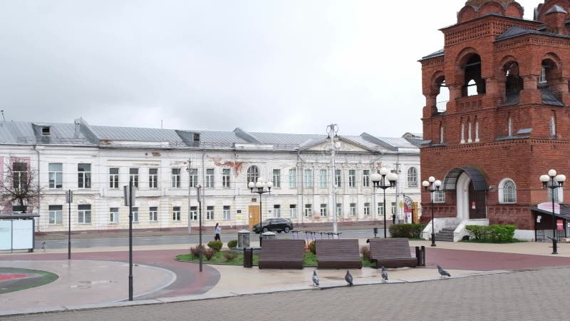 Vladimir russia april 2023. Panoramisk syn på kristallmuseet och stadens teaterkvadrat