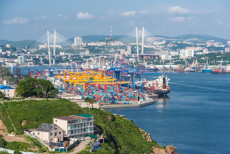 Vladivostok, Rosja - około Sierpień 2015: Reklama handlu port w Vladivostok, Rosja fotografia royalty free Vladivostok, Rosja - około Sierpień 2015: Reklama handlu port w Vladivostok, Rosja fotografia royalty free