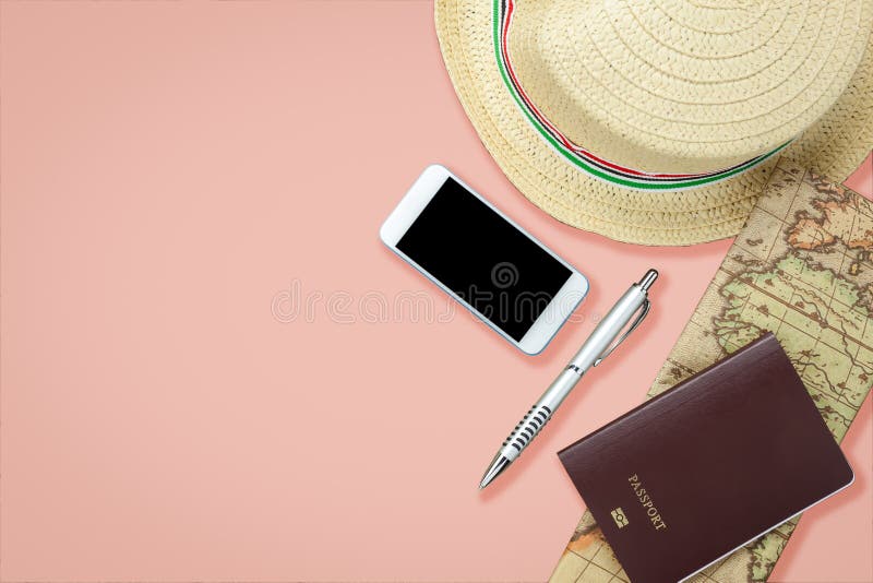 Vlak leg beeld van de bijkomende kledingsmens of de vrouwen aan plan reizen op vakantieachtergrond stock foto's Vlak leg beeld van de bijkomende kledingsmens of de vrouwen aan plan reizen op vakantieachtergrond stock foto's