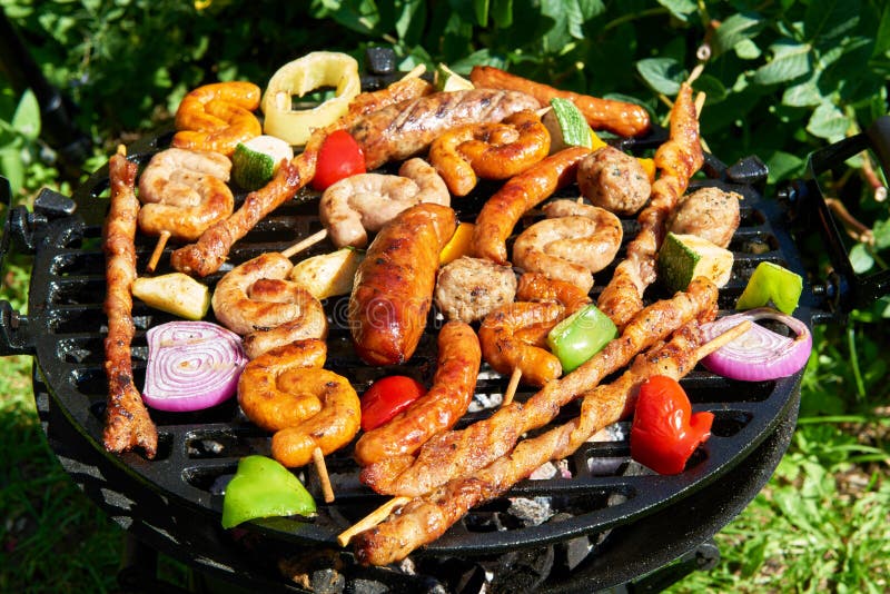 Vlees en groenten op de grill royalty-vrije stock afbeelding Vlees en groenten op de grill royalty-vrije stock afbeelding