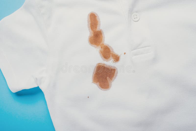 enthousiasme ademen Merg Vlekken Van Sojasaus Op Witte Kleding. Op Een Blauwe Achtergrond Stock Foto - Image of geïsoleerd, salsa: 201772212 enthousiasme ademen Merg Vlekken Van Sojasaus Op Witte Kleding. Op Een Blauwe Achtergrond Stock Foto - Image of geïsoleerd, salsa: 201772212