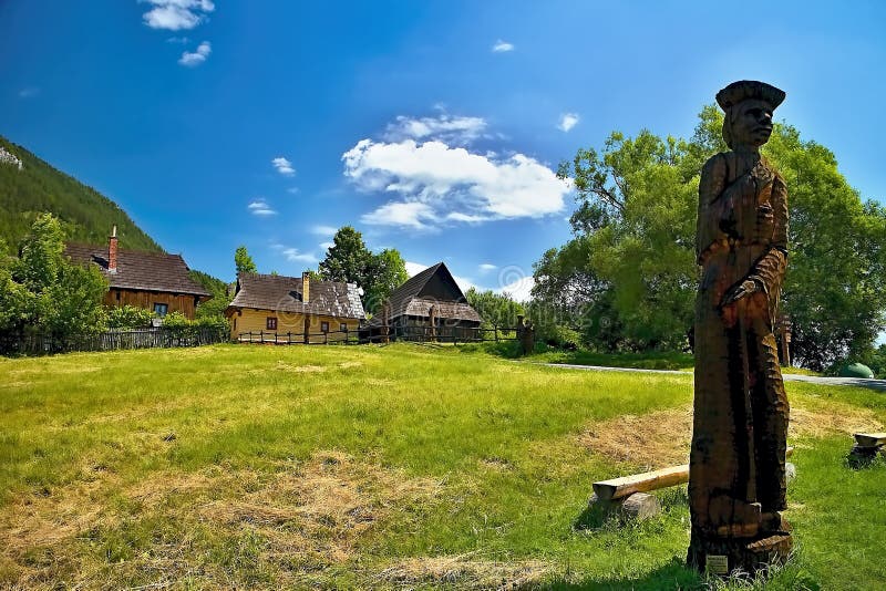 Vlkolínec, Slovensko - 28. června 2017: Horská vesnice s lidovou architekturou typickou středoevropského typu.