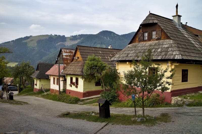 Vlkolínec, Slovensko: dobová osada s pôvodnými drevenicami s unikátnou architektúrou.