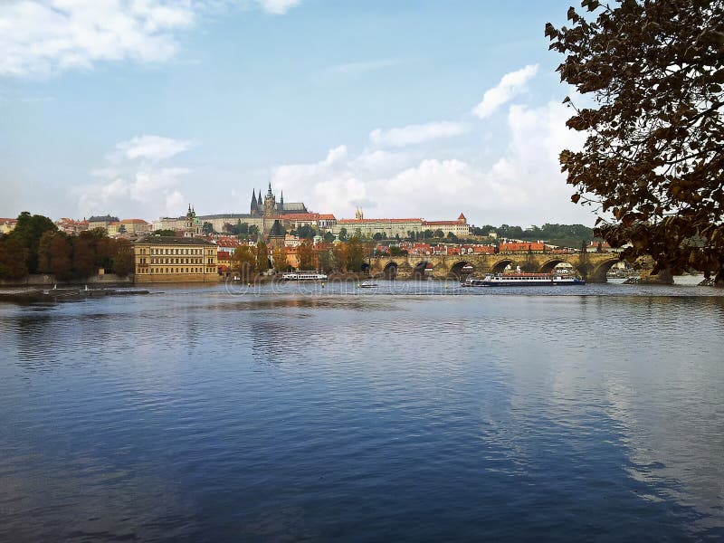 Vltava rzeka płynie przez Praga Mala Strana okręgu zdjęcia royalty free Vltava rzeka płynie przez Praga Mala Strana okręgu zdjęcia royalty free