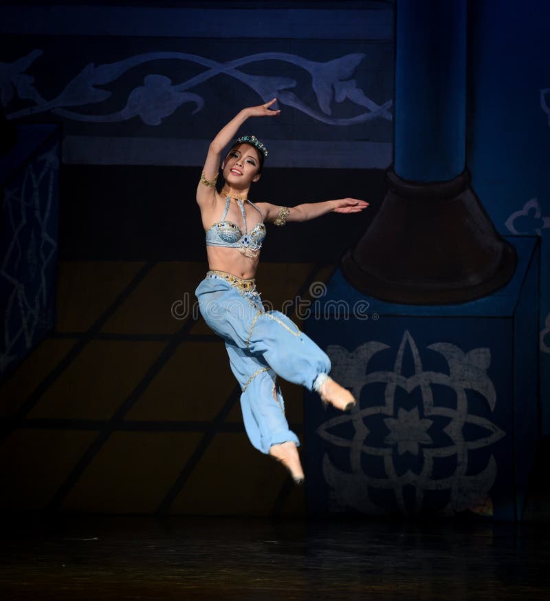 Voe como uma andorinha - ballet 'Mil e Uma Noites' fotografia de stock royalty free