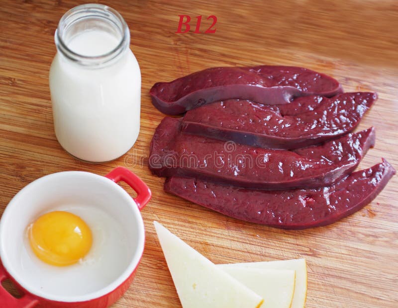 Voedsel Hoogst in Vitamineb12 Cobalamin op een houten achtergrond Gezond dieet stock fotografie Voedsel Hoogst in Vitamineb12 Cobalamin op een houten achtergrond Gezond dieet stock fotografie