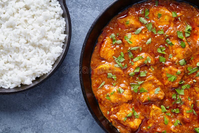 Voedsel van het masala het nationale Indische kruidige vlees van kippentikka met boter royalty-vrije stock afbeeldingen Voedsel van het masala het nationale Indische kruidige vlees van kippentikka met boter royalty-vrije stock afbeeldingen