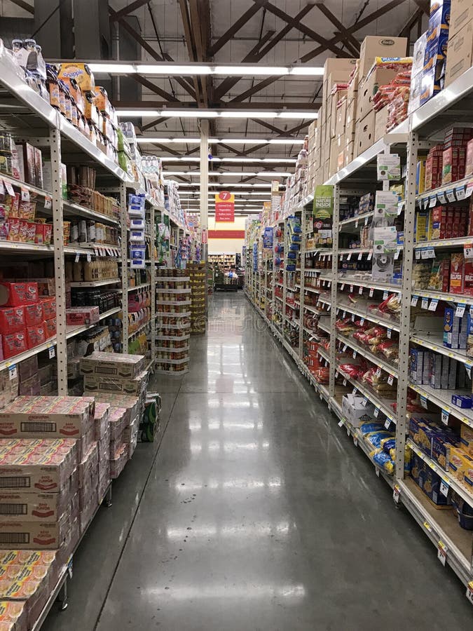 Voedseldoorgang in een Amerikaanse Supermarktopslag royalty-vrije stock foto Voedseldoorgang in een Amerikaanse Supermarktopslag royalty-vrije stock foto