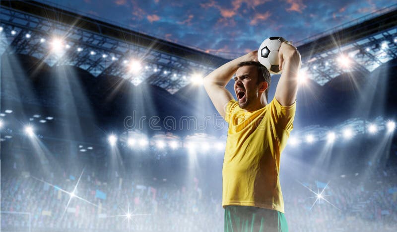 Voetballer op stadion in actie Gemengde media stock fotografie Voetballer op stadion in actie Gemengde media stock fotografie