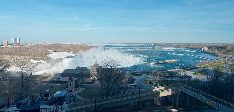 Vogelansicht des berühmten Niagara Falls von der kanadischen Seite stockbild Vogelansicht des berühmten Niagara Falls von der kanadischen Seite stockbild
