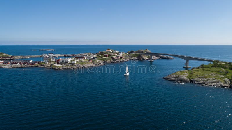Vogelperspektive auf lofoten Sch?ne Sommerlandschaft im Norwegen stockfotos Vogelperspektive auf lofoten Sch?ne Sommerlandschaft im Norwegen stockfotos