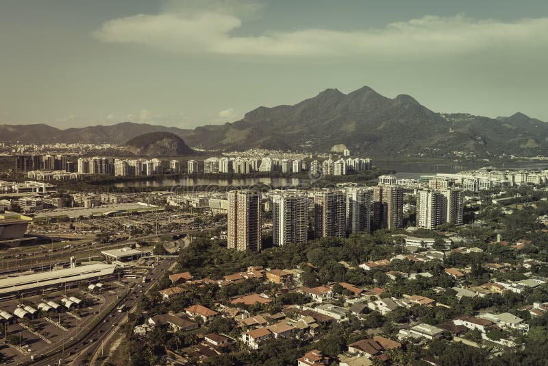 Vogelperspektive der modernen brasilianischen Stadt stockbild Vogelperspektive der modernen brasilianischen Stadt stockbild
