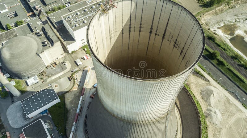 Vogelperspektive des außer Dienst gestellten Atomkraftwerks Muelheim lizenzfreie stockfotos Vogelperspektive des außer Dienst gestellten Atomkraftwerks Muelheim lizenzfreie stockfotos
