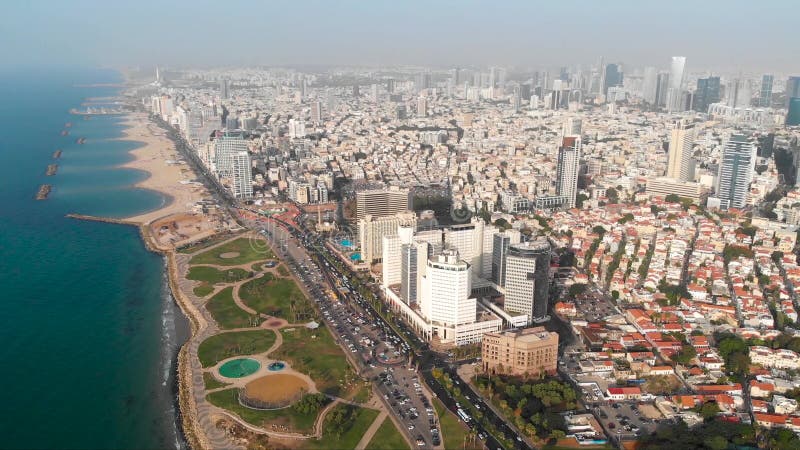 Vogelperspektive des Fluges ?ber Tel Aviv, Israel mit Stadtskylinen Epischer Schuss ?ber Seeufer ?berraschender Luftschu? Flug vo