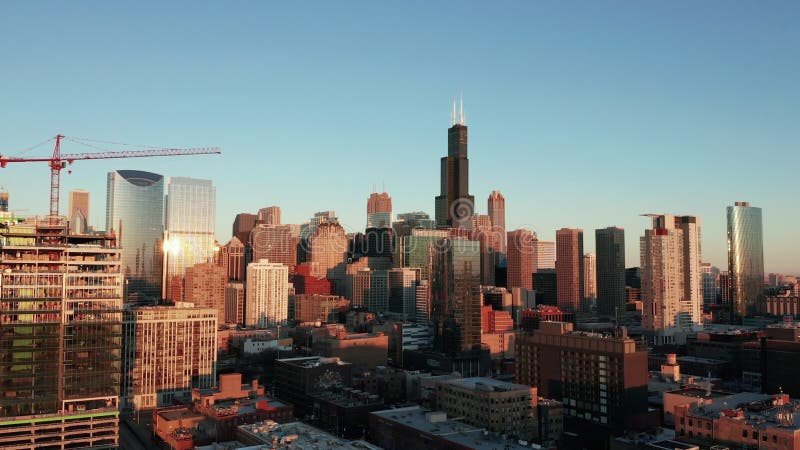 Vogelperspektive, die bis 400 Fuß in im Stadtzentrum gelegenem Chicago Illinois bewegt