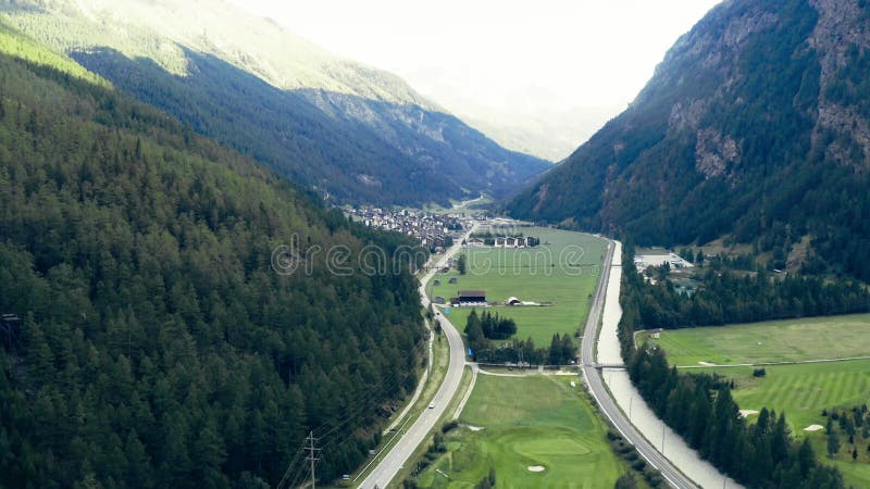 Vogelperspektive Häuser und Straße