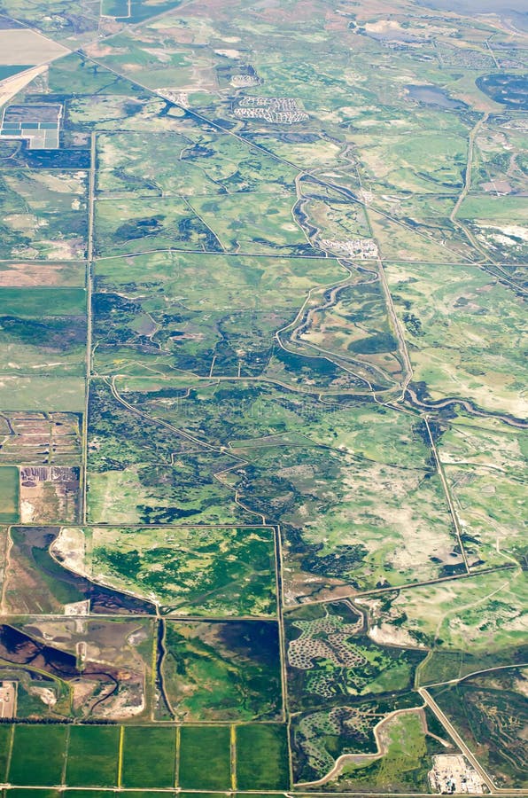 Vogelperspektive von Ackerland-Erntefeldern in USA stockfotos