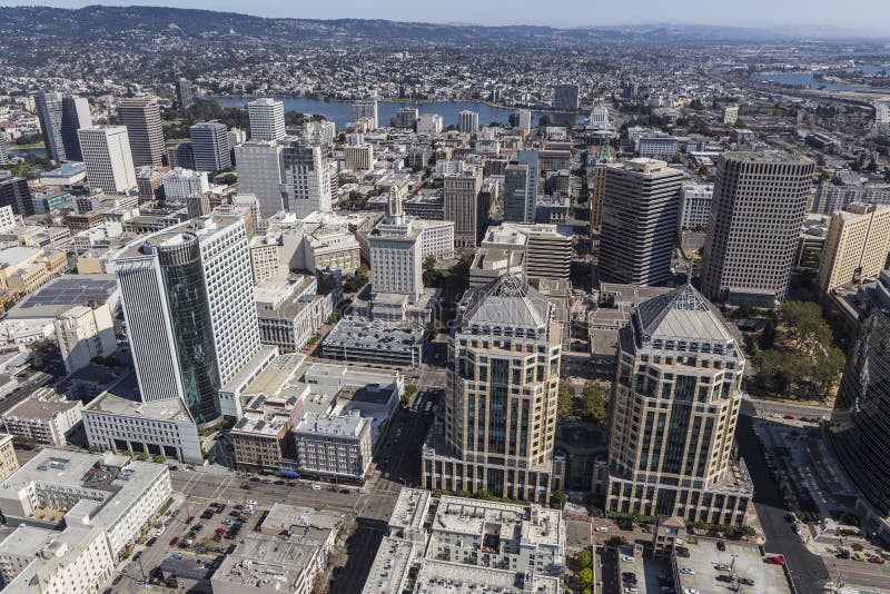 Vogelperspektive von im Stadtzentrum gelegenem Oakland Kalifornien lizenzfreie stockfotos Vogelperspektive von im Stadtzentrum gelegenem Oakland Kalifornien lizenzfreie stockfotos