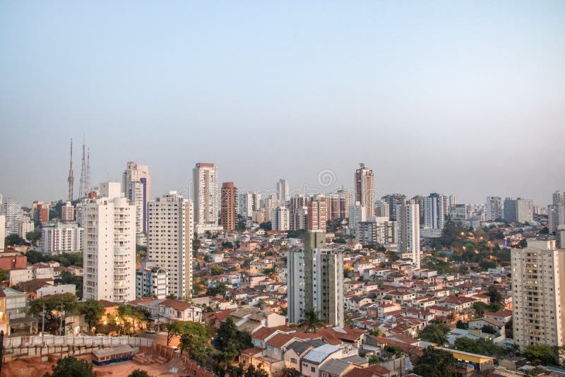 Vogelperspektive von Nachbarschaft Sumare und Perdizes in Sao Paulo - Sao Paulo, Brasilien lizenzfreies stockbild Vogelperspektive von Nachbarschaft Sumare und Perdizes in Sao Paulo - Sao Paulo, Brasilien lizenzfreies stockbild
