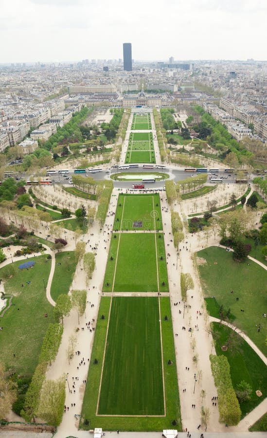Vogelperspektive von Parc DU Champs de Mars in Paris lizenzfreies stockbild Vogelperspektive von Parc DU Champs de Mars in Paris lizenzfreies stockbild