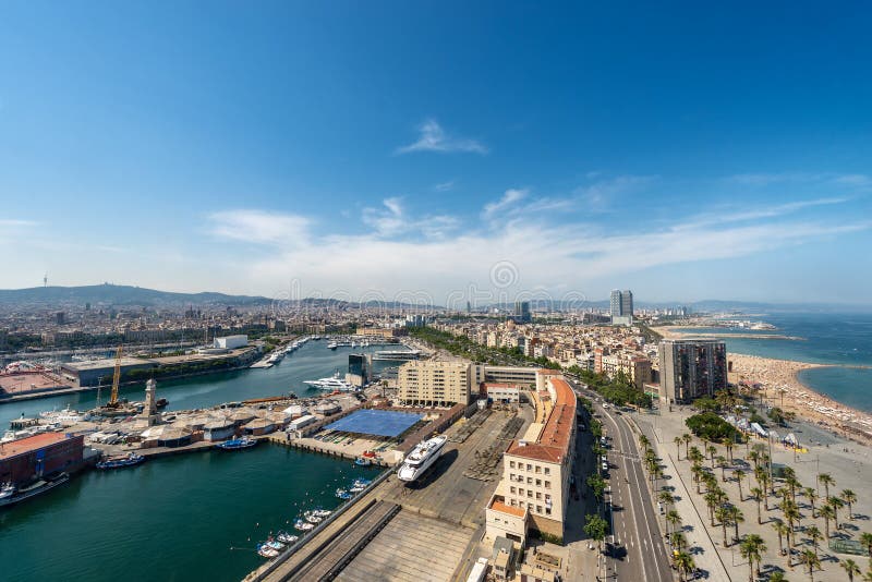Vogelperspektive von Strand Barcelonas Spanien - Barceloneta und von Port-Vell lizenzfreie stockfotos Vogelperspektive von Strand Barcelonas Spanien - Barceloneta und von Port-Vell lizenzfreie stockfotos