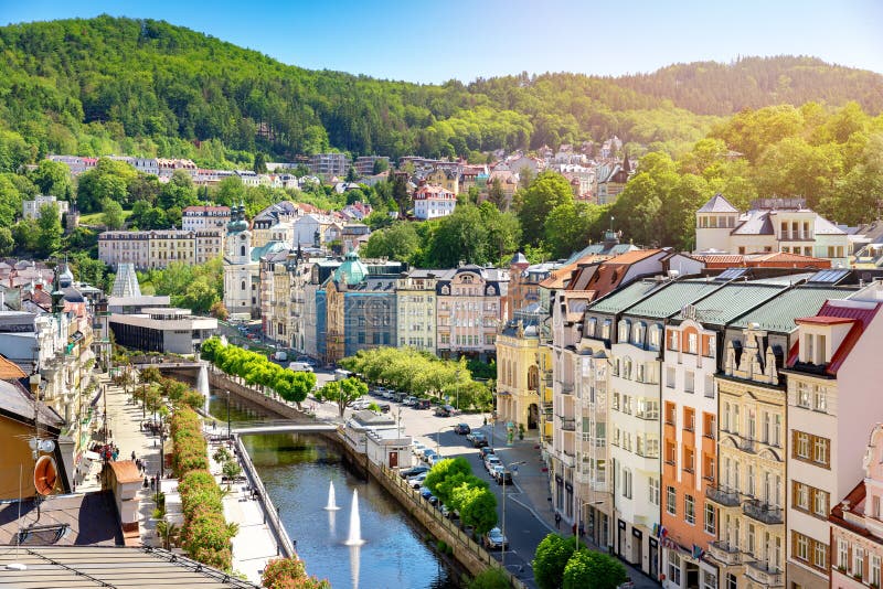 Vogelperspektive zu karlovy unterscheiden sich Stadttscheche-Republik stockbilder