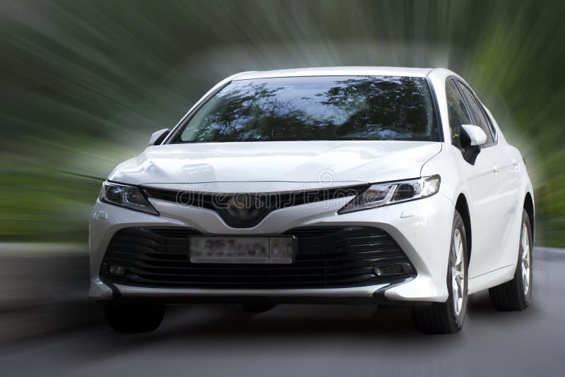 Voiture blanche de Toyota Camry photo stock Voiture blanche de Toyota Camry photo stock