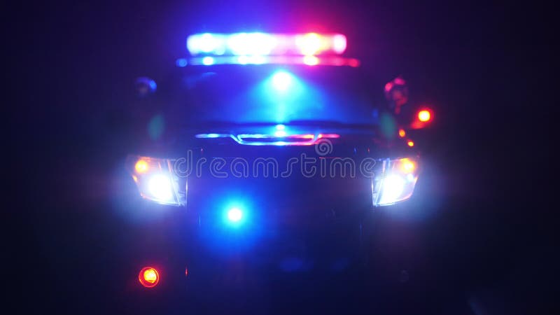 Voiture de patrouille de police sur les lieux du défocus de la lentille optique d'urgence